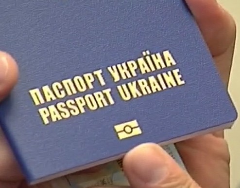 Украинцам будут выдавать биометрические загранпаспорта и за рубежом