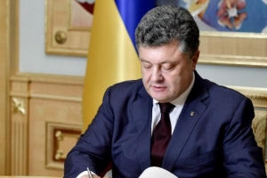 Президент подписал изменения в закон о выборах на Донбассе