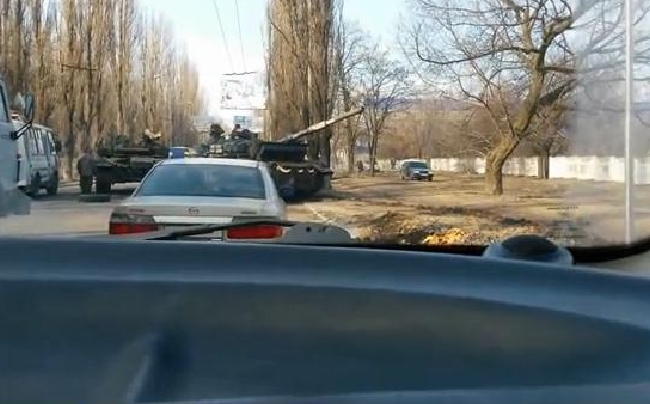 В Макеевке столкнулись два танка боевиков "ДНР"