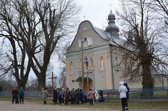 Несовершеннолетние украли из сельской церкви почти 100 тыс. гривен