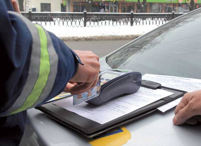 В служебных автомобилях ГАИ Харьковской области появятся терминалы для оплаты штрафов 