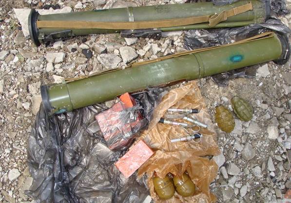 В Луганской области рядом с химзаводом обнаружено хранилище с оружием и взрывчаткой