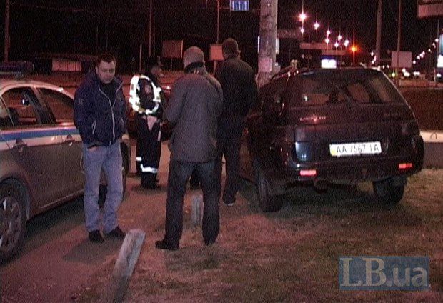 Пьяный водитель ВАЗа врезался в столб, убегая от ГАИшников