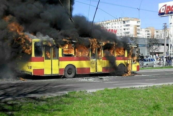 Во Львове для ликвидации пожара в троллейбусе пришлось вызвать спасателей