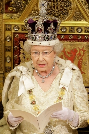 На королеву Великобритании Елизавету Вторую подали в суд