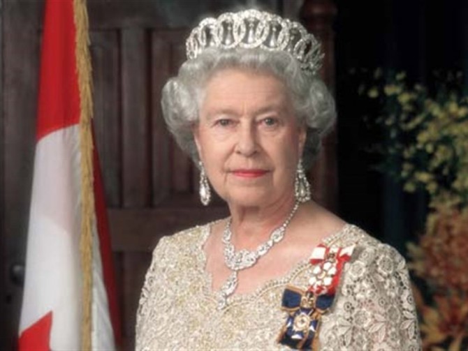 На Елизавету II подали в суд за незаконно занятый британский престол