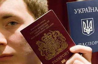 П. Порошенко хочет упростить предоставление гражданства россиянам, которых преследуют на родине 