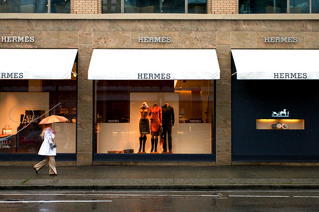 Во Франции бутик Hermes ограбили на миллион евро