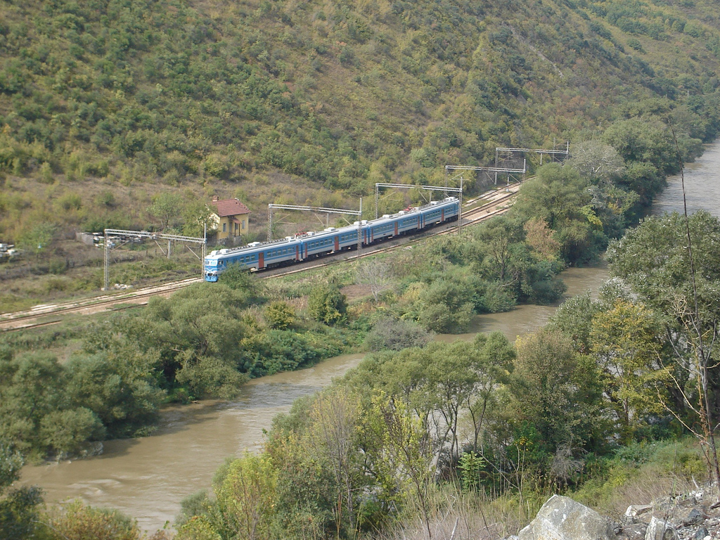 В Македонии под колесами поезда погибли 14 мигрантов
