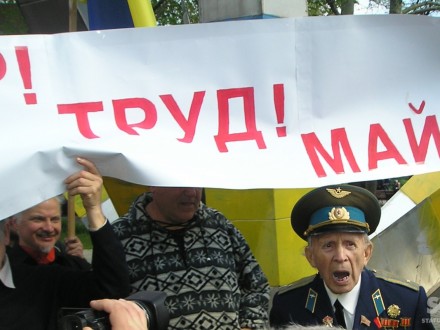 ​В Харькове на запрещенном первомайском митинге произошли стычки между участниками