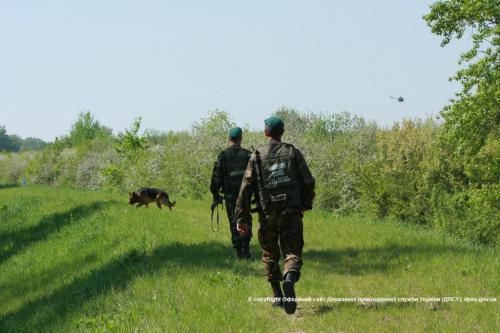 На границе с Румынией пограничники задержали двух водолазов