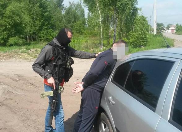 СБУ задержала российского неонациста за торговлю оружием