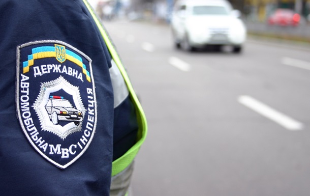 Инспектору ГАИ, незаконно снявшей с розыска автомобили, сообщено о подозрении
