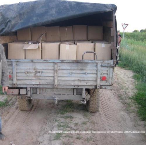 В Сумской области пограничники задержали два автомобиля с 5 тыс. литров спирта