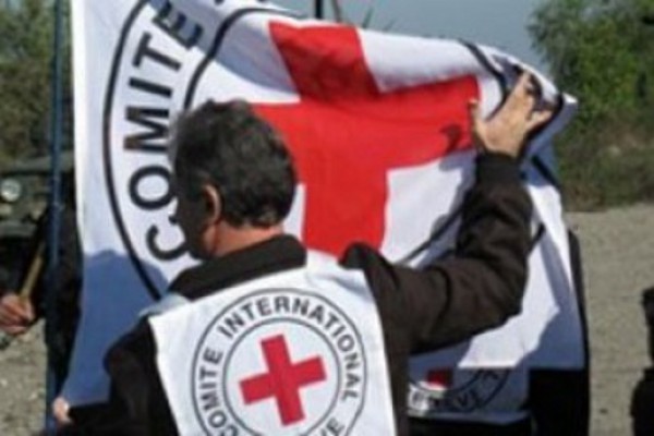 Боевики "ДНР" обстреляли гуманитарный конвой миссии "Красного креста"