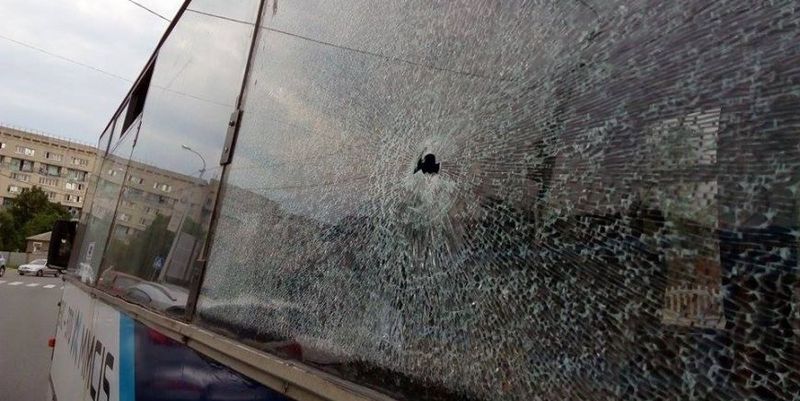 В Харькове неизвестные обстреляли две маршрутки