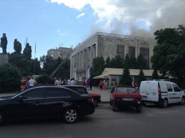 Три спасателя пострадали при ликвидации масштабного пожара в черкасском театре