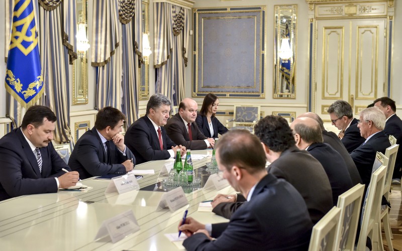 Петр Порошенко провел встречу с конгрессменами США накануне заседания Парламентской Ассамблеи ОБСЕ