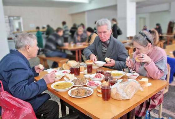 КГГА: Малообеспеченные жители Печерского района имеют возможность получать бесплатные обеды