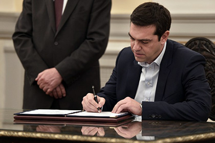 Греция добилась реструктуризации долга и остается в еврозоне