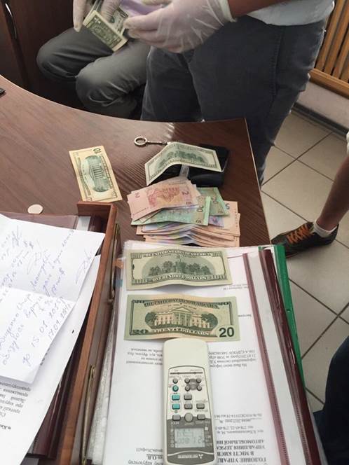 На взятке задержаны двое руководителей МРЭО-7 и МРЭО-8 киевской Госавтоинспекции