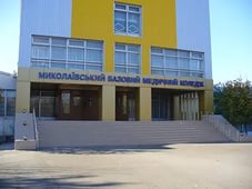 Замдиректора медколледжа и учитель физкультуры попались на взятке