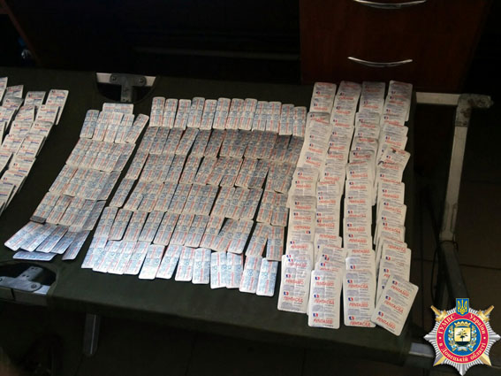 Волновахские правоохранители изъяли лекарства, перевозимые без соответствующих разрешительных документов в больших количествах