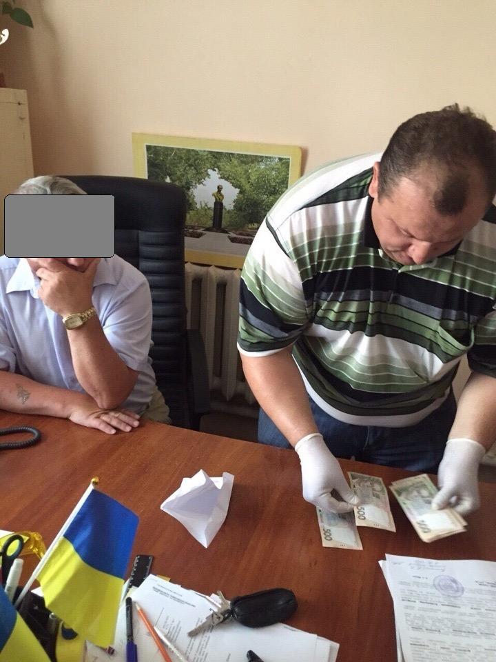 Суд рассмотрит дело мэра города в Одесской области за взятку в 10 тыс грн 