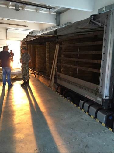На Закарпатье задержали грузовик с контрафактными сигаретами