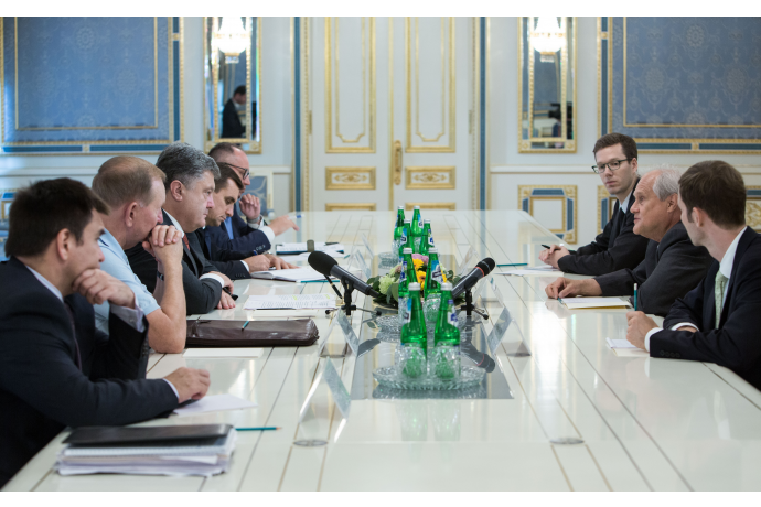 На встрече с представителем ОБСЕ П. Порошенко призвал к созданию более эффективного механизма Трехсторонней контактной группы