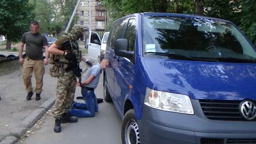 Милиционеры организовали сбыт наркотиков, а затем требовали деньги за непривлечение к уголовной ответственности 