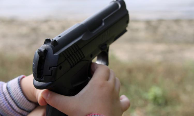 Очередная смерть от рук ребенка: В США 11-летний мальчик застрелил подростка