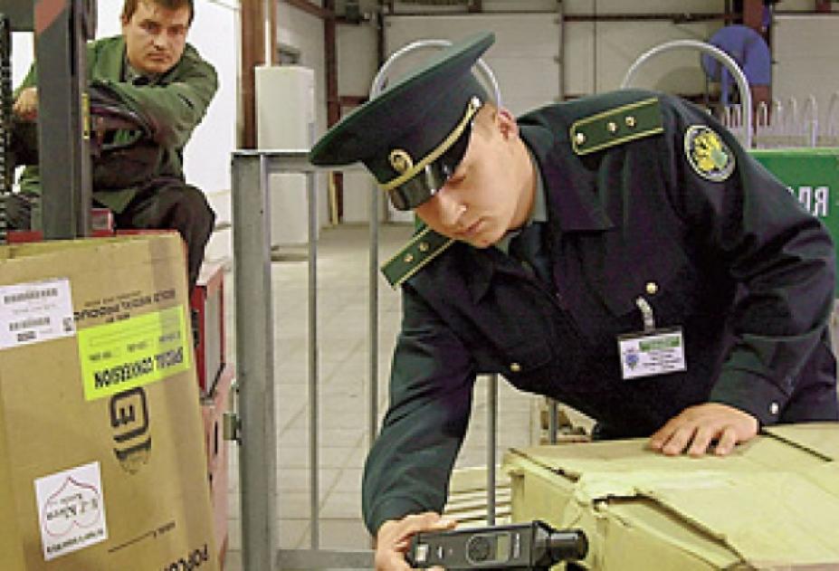 Волынский таможенник за тысячу долларов не препятствовал оформлению грузов