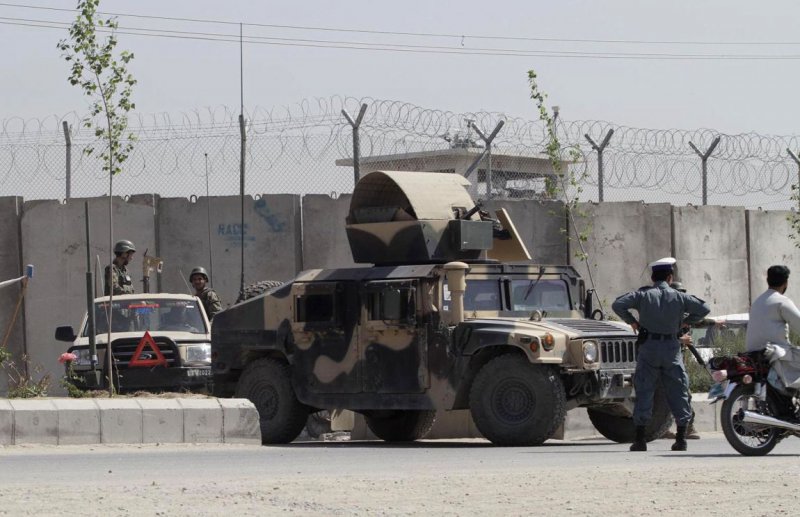В результате нападения талибов на тюрьму в центральном Афганистане более 300 заключенных оказались на свободе 