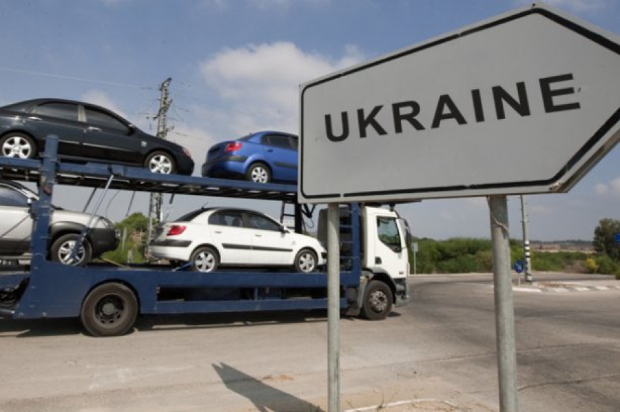 В Украине отменили специальные пошлины на импорт легковых авто