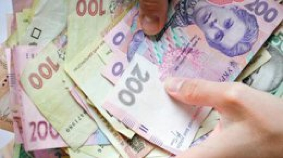 В Киеве чиновник требовал у предпринимателя 50 тыс. гривен взятки