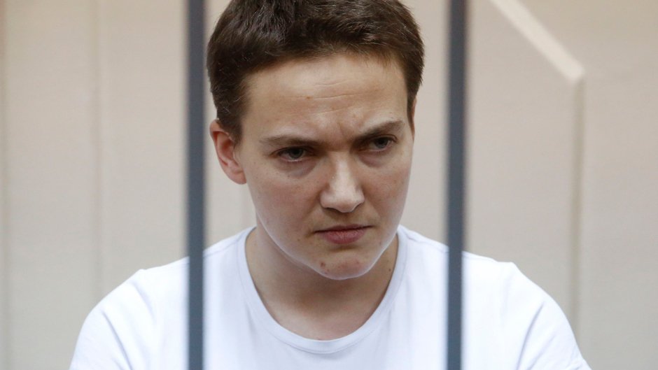 Российский суд оставил заложницу номер один Н. Савченко за решеткой еще на полгода