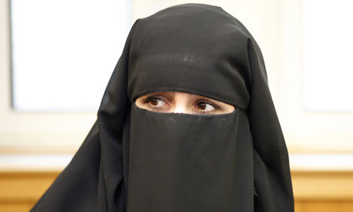 Суд Канады разрешил женщинам одевать никаб во время официальных церемоний
