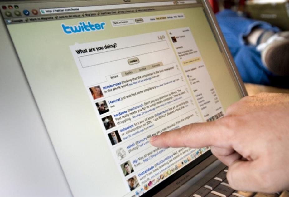 В США против Twitter подан иск по обвинению в просмотре личных сообщений