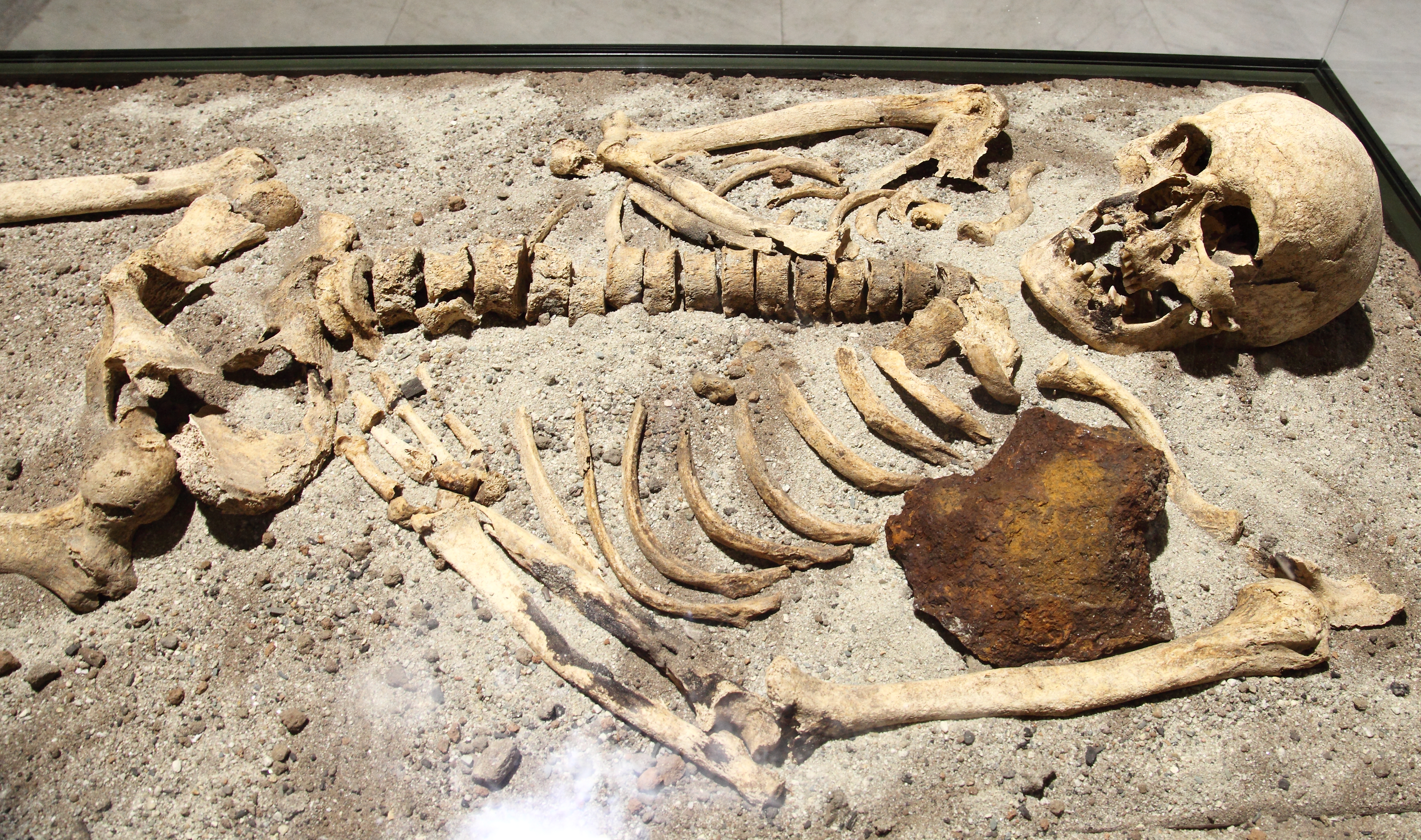 В Помпеях археологи нашли захоронение, которому около 2500 лет