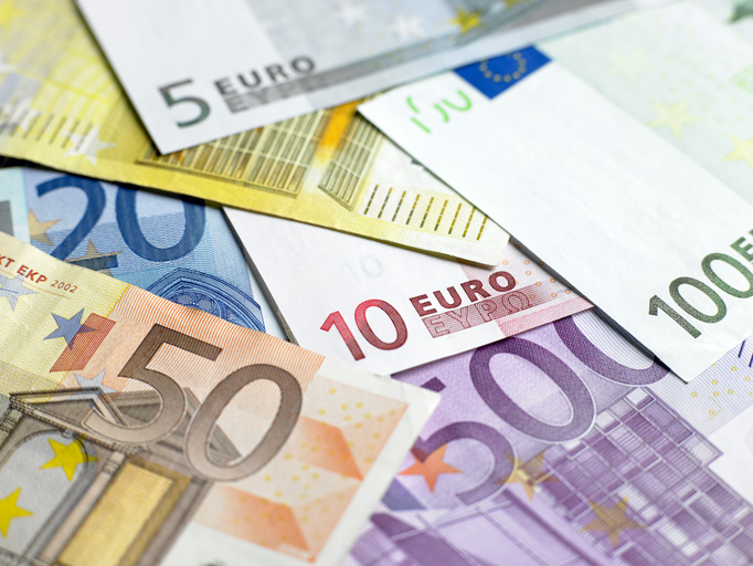 В Виннице работница банка пыталась продать фальшивые евро