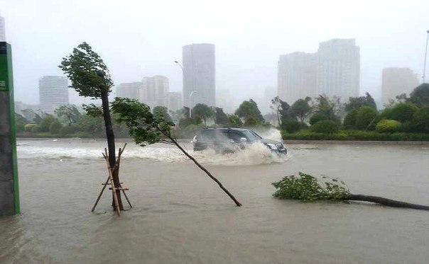 В Китае из-за тайфуна эвакуировали 200 тыс. человек