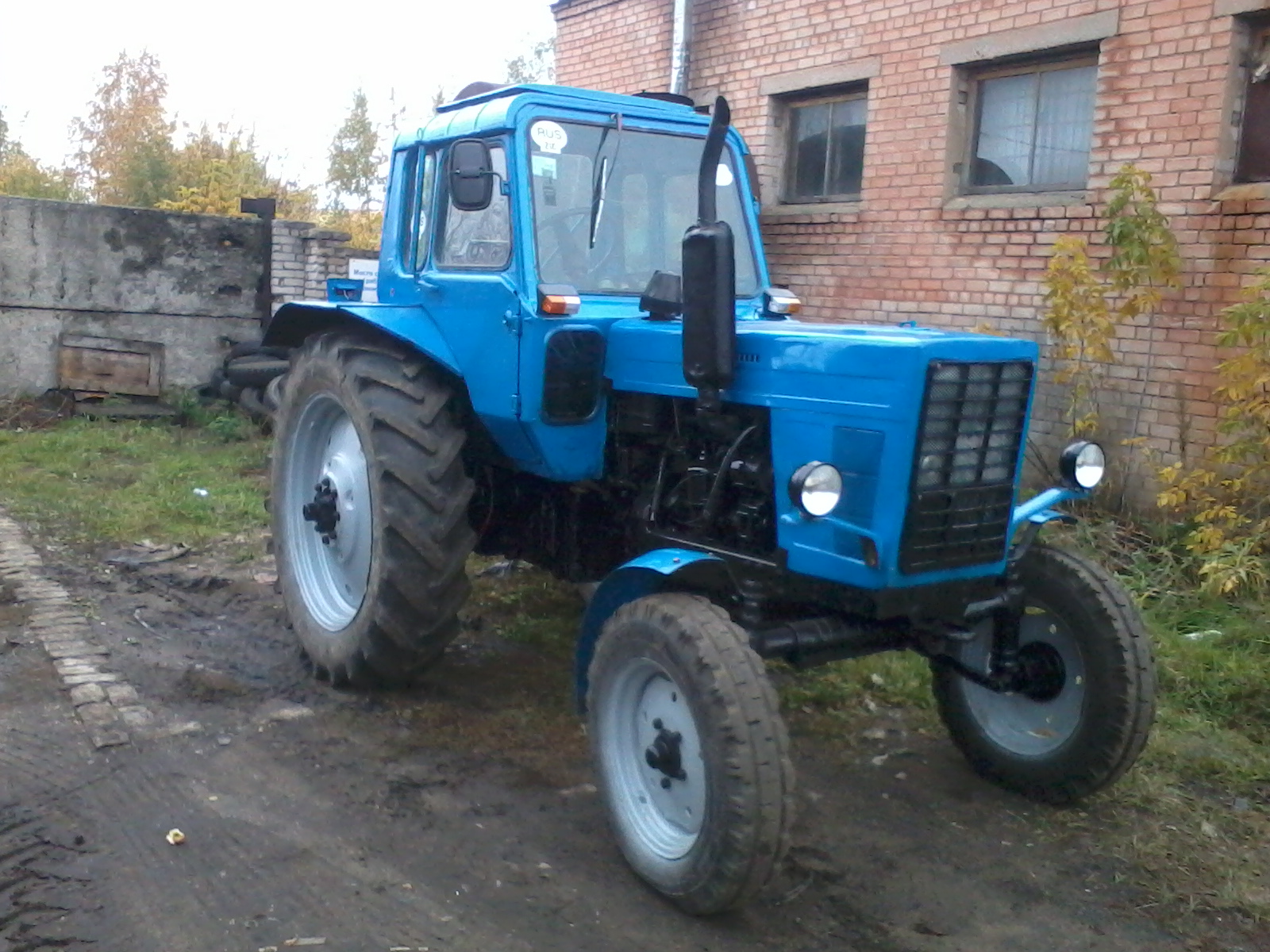 На Луганщине пограничники обнаружили трактор на котором незаконно пересекали государственую границу