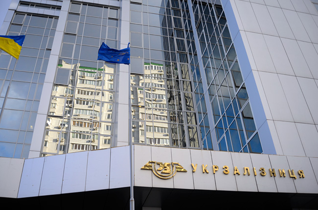 Чиновники "Укрзализныця" присвоили десятки миллионов гривен