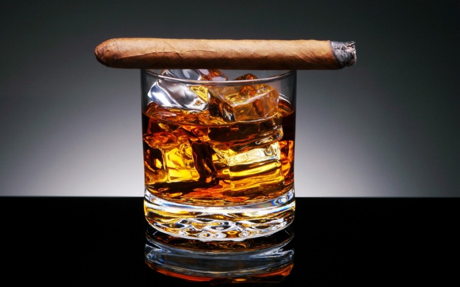 Контрабанду алкоголя и табачных изделий криминализируют