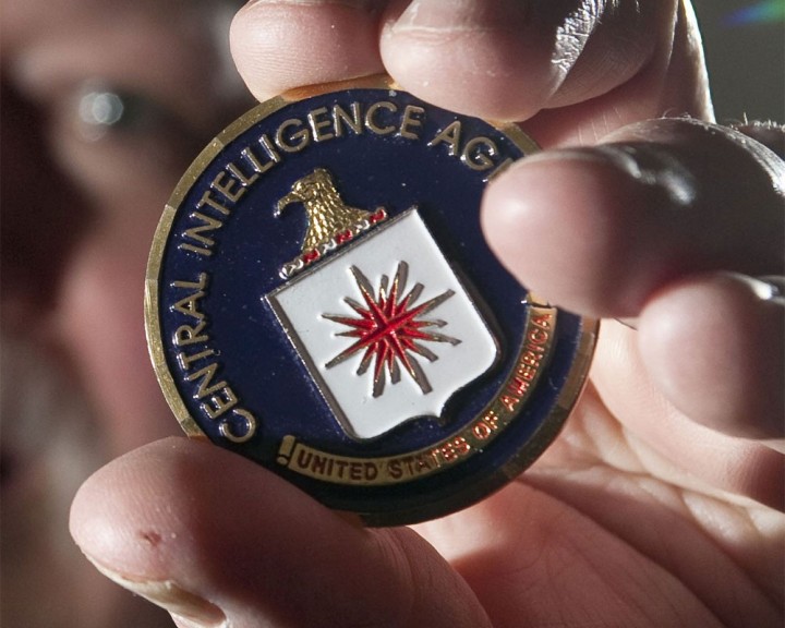Экс-психологов ЦРУ обвиняют в разработке "допроса" подозреваемых с пытками