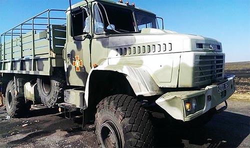 В Луганской области подорвался военный "КрАЗ", трое раненых