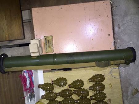 СБУ пресекла продажу арсенала оружия в Киеве