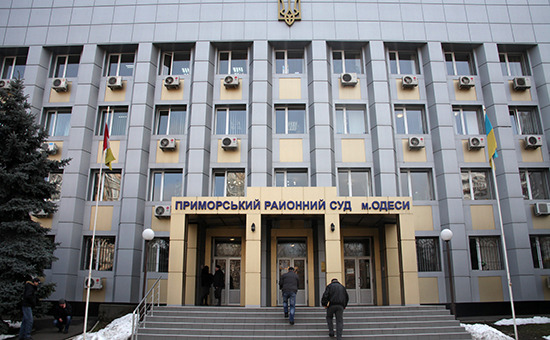 Одесский суд запретил публичное использование красного флага