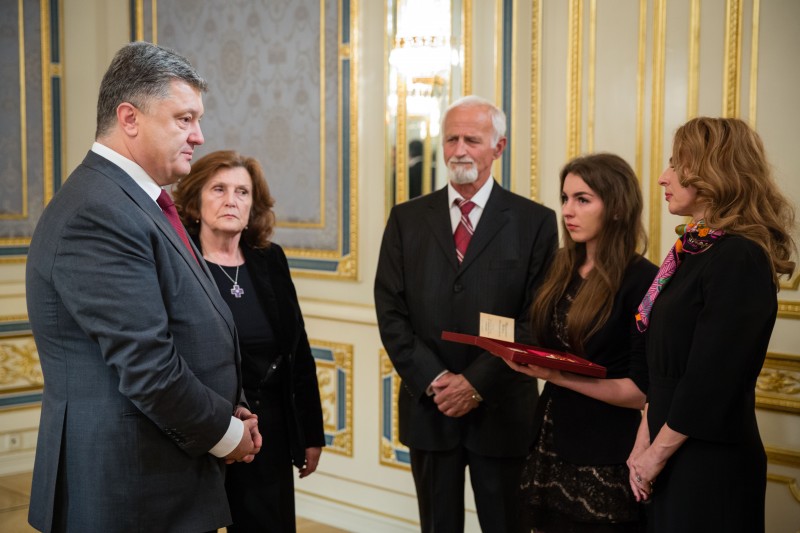 Президент вручил семье Андрея Кузьменко орден "За заслуги"